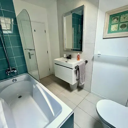 Dom wakacyjny La Maison Rose At Lyvet Port Is A Beautiful Pet Friendly Riverside Close To Dinan Sleeps 6 La Vicomté-sur-Rance