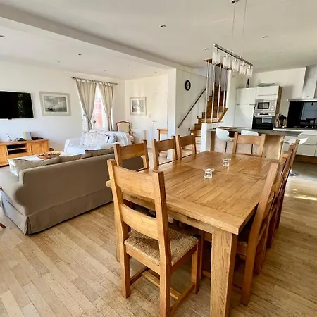 La Maison Rose At Lyvet Port Is A Beautiful Pet Friendly Riverside Close To Dinan Sleeps 6 Dom wakacyjny *