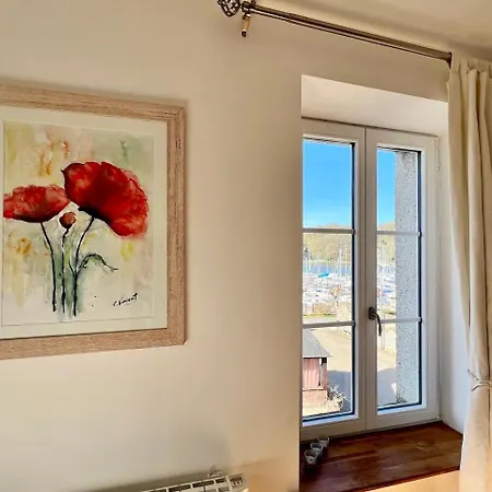 Dom wakacyjny La Maison Rose At Lyvet Port Is A Beautiful Pet Friendly Riverside Close To Dinan Sleeps 6 *