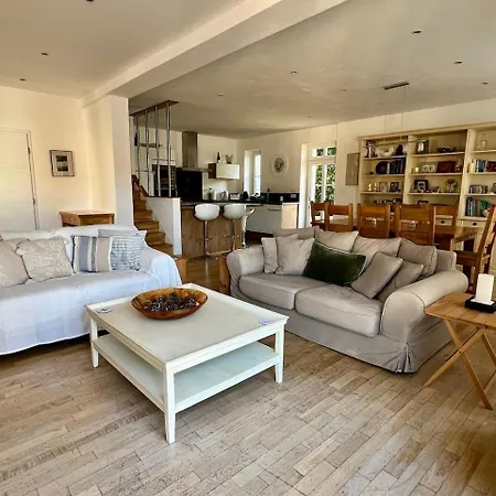 La Maison Rose At Lyvet Port Is A Beautiful Pet Friendly Riverside Close To Dinan Sleeps 6 Dom wakacyjny *